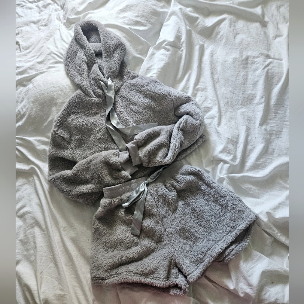 Cozy Fuzzy 2-Piece Lounge Set – Hoodie & Shorts, New!
